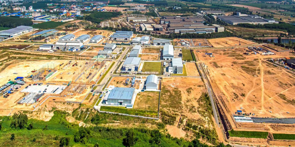 Inspección industrial de instalaciones con drones en Huelva